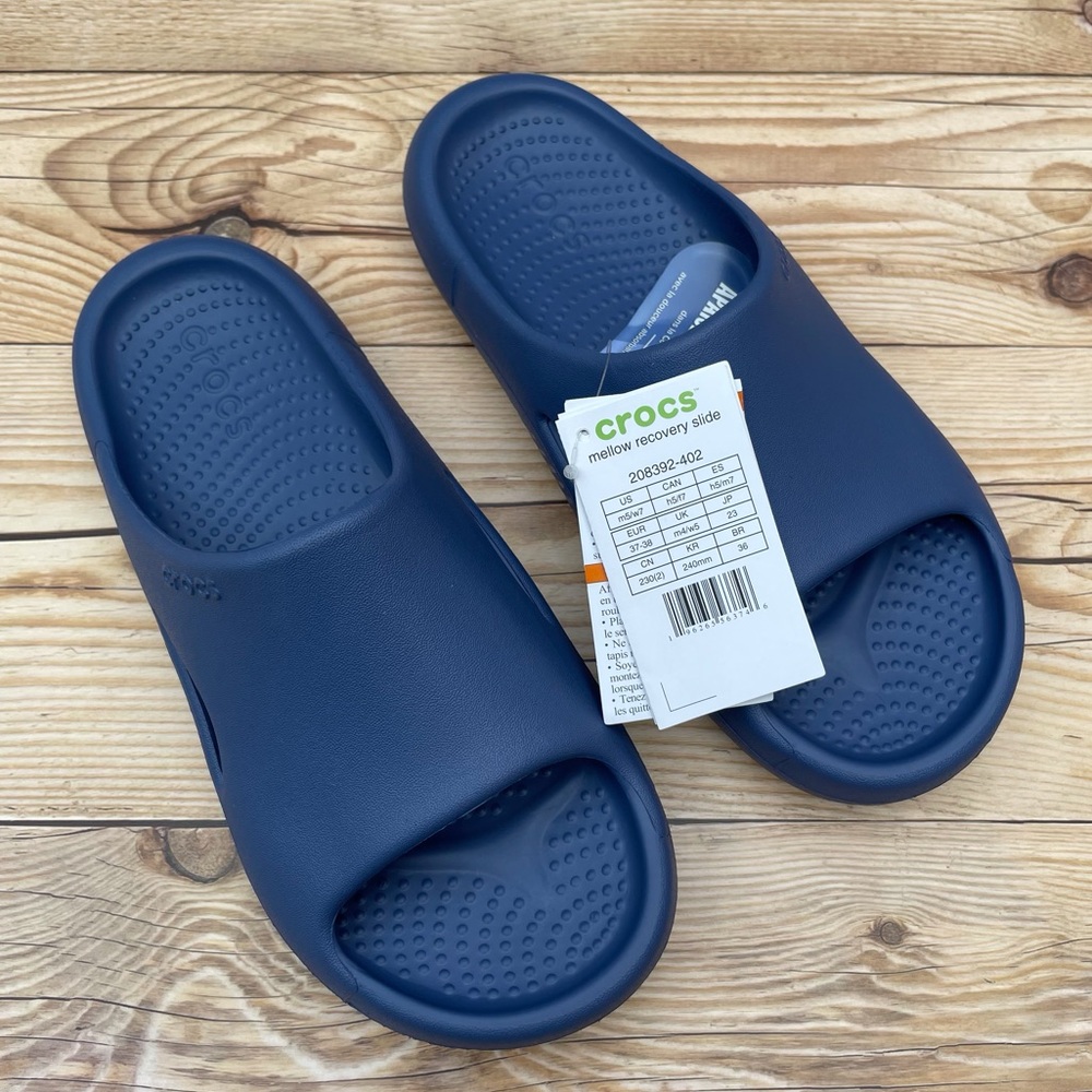 Crocs Mellow Recovery Slide - Picture 13 of 15